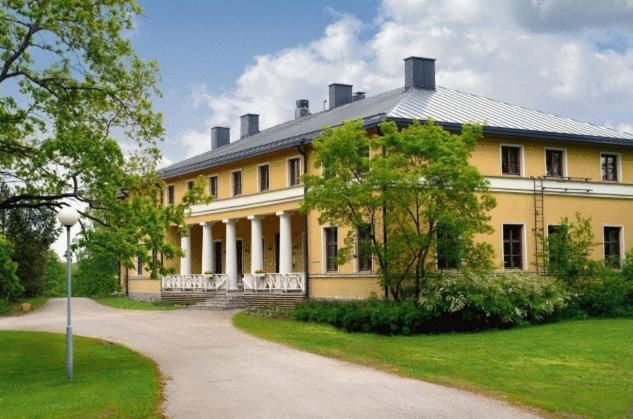 Отель Kyyhkylä Hotel and Manor Миккели